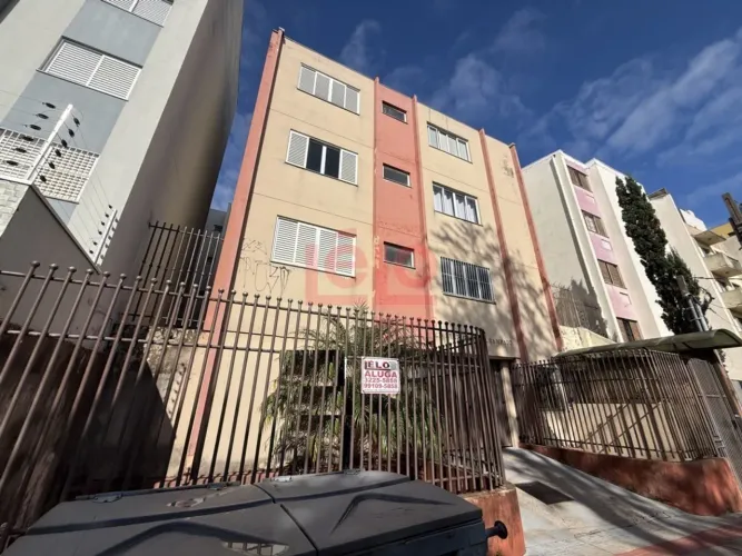 Apartamento para alugar na Zona 07 em Maringá, com 2 quartos, armários planejados e próxim
