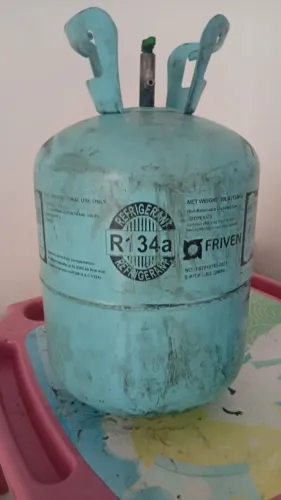 Vendo Garrafa de gás R134a Valor 500 não entrego 