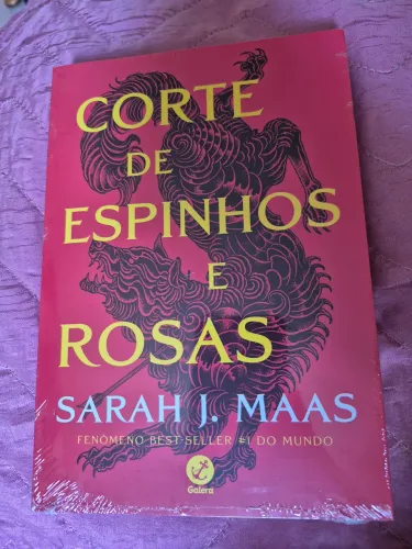 Primeiro livro de Corte de Espinhos e Rosa de Sarah J. Maas (LACRADO E NOVINHO)