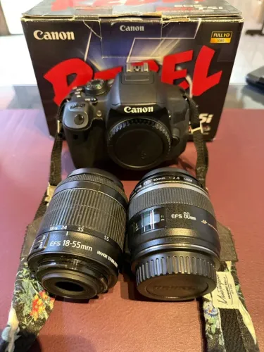 Câmera Fotografáficad - Canon EOS REBEL T5I