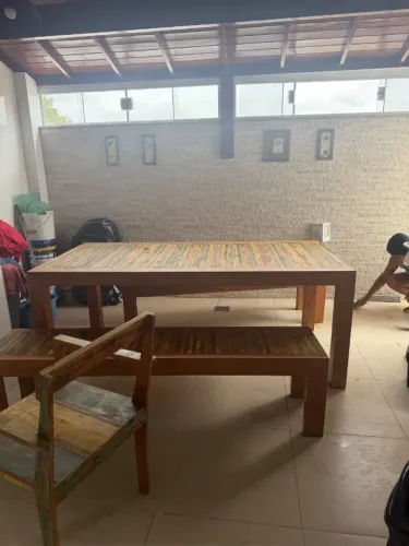 Vendo Mesa de madeira maciça