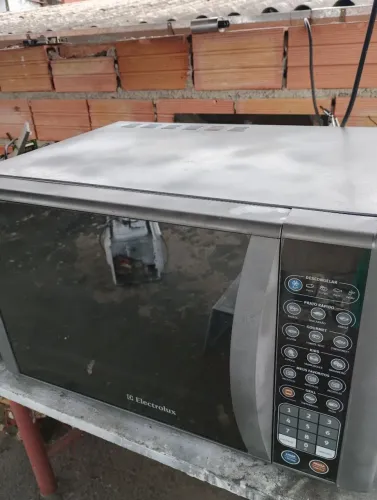 Forno microondas Electrolux 31 litros revisado funcionando perfeitamente com garantia