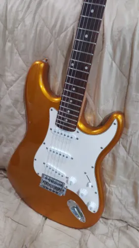 GUITARRA STRATO CONDOR SEMINOVA