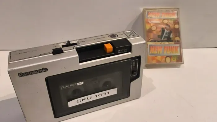 Gravador e Reprodutor K7 Portátil Panasonic RQ-212DS Vintage + Fita Brinde