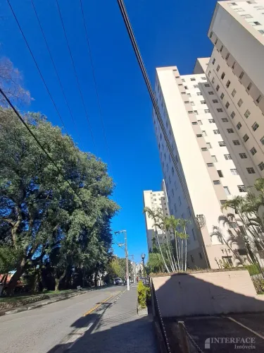 apartamento com 50m², 2 quartos, 2 banheiros e 1 vaga de garagem fixa para carro. Localiza