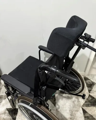 Cadeira de Rodas Ortomobil Reclinável e Dobrável até 150 kg