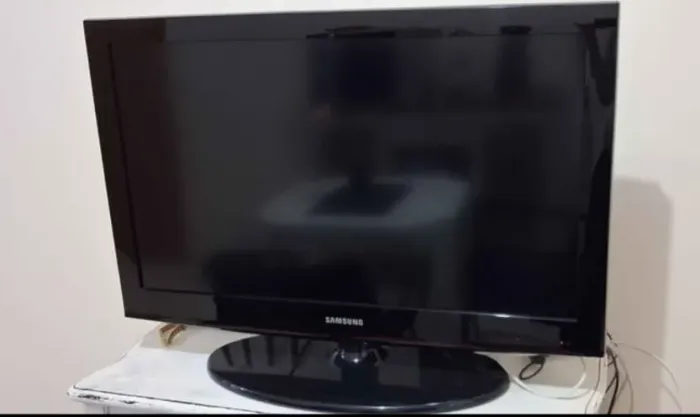 TV Samsung 32 pole