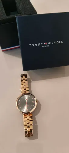 Relógio Tommy feminino na caixa