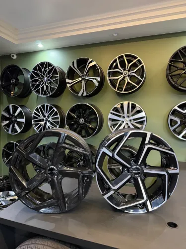 Rodas PERSONALIZADAS BYD SEAL aro 19x8,5 Off Set 45 São Originais por R$8.600,00