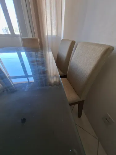 Mesa com tampo de vidro 6 cadeiras