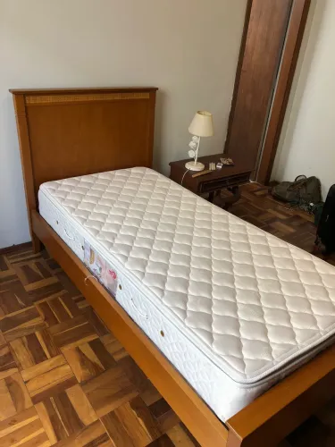 Cama de solteiro sem o colchão 