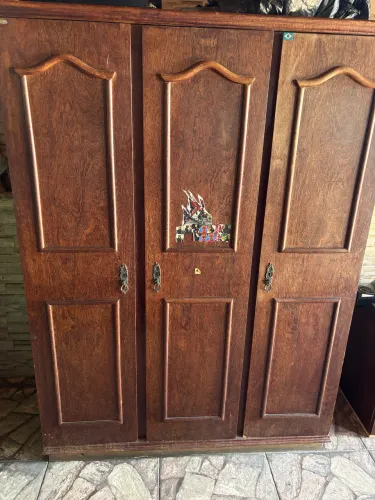 Guarda roupa de sucupira 3 portas