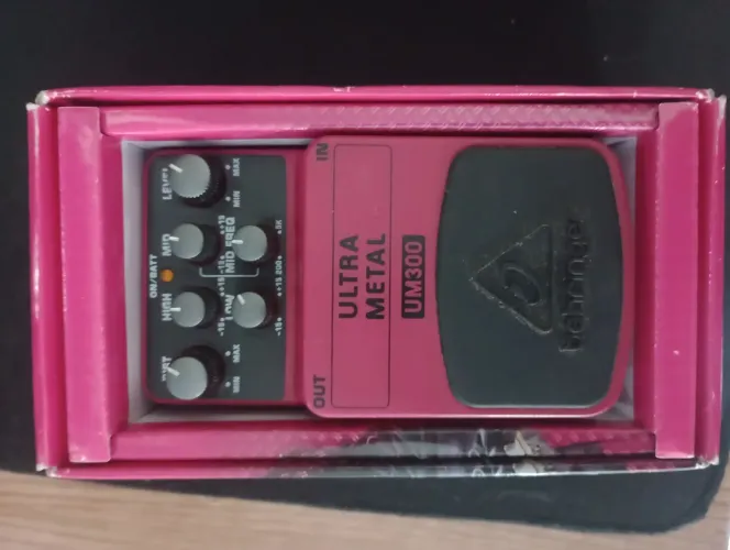 Pedal Behringer UM 300 Ultra Metal