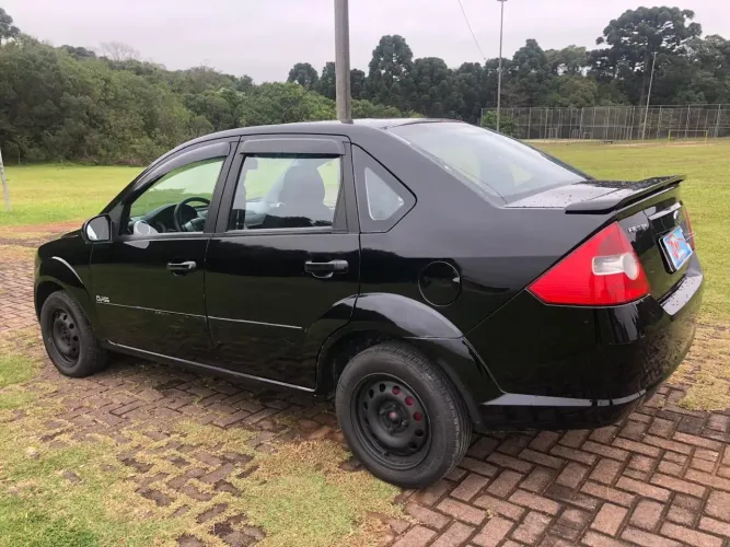 Ford Fiesta Sedan 1.0 8V Flex 4P 2009