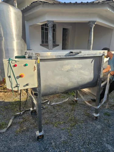 Ribbon blender - 700 litros
