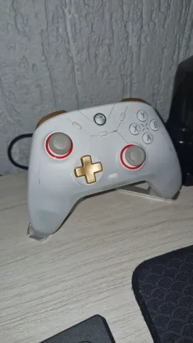 Controle Gamiser Cyclone 2 com base de carregamento
