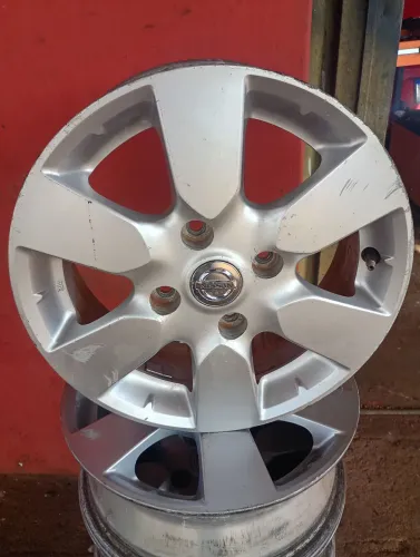 Rodas nissan livina