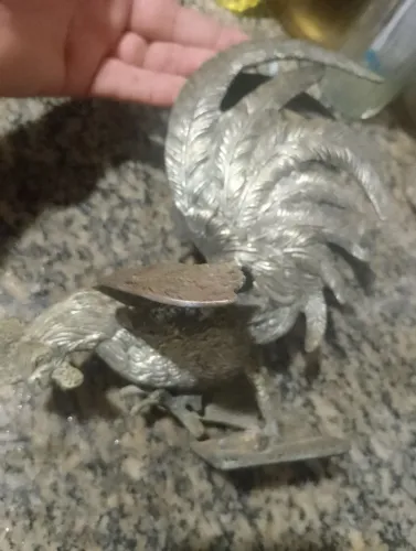Galo de metal( peça rara)