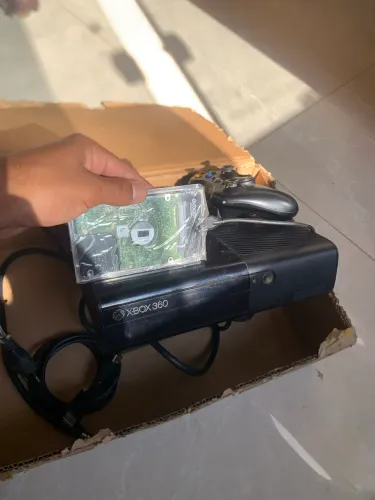 Xbox 360! Vai cm o hd +60 jogos e cabos e uma manete!