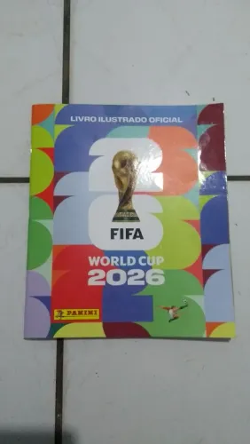 Álbum da copa de 2026 com algumas figurinhas colada