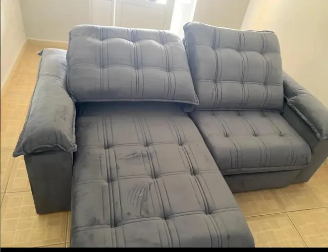 Sofá retrátil com braços estofados - reclina para maior conforto