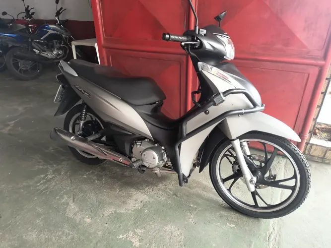 Leia o anúncio 3. Motos