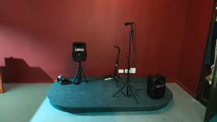 Vendo palco em madeira com forração 