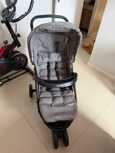 Vendo carrinho de bebê