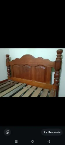Vendo cama de casal de madeira