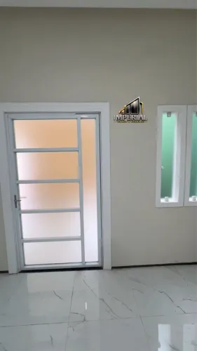 Portas, portões e tudo em alumínio e vidros.