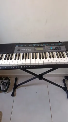 Teclado ctk 2550,nnovo,usado apenas 3 vezes, acompanha pedal sustein,base e case