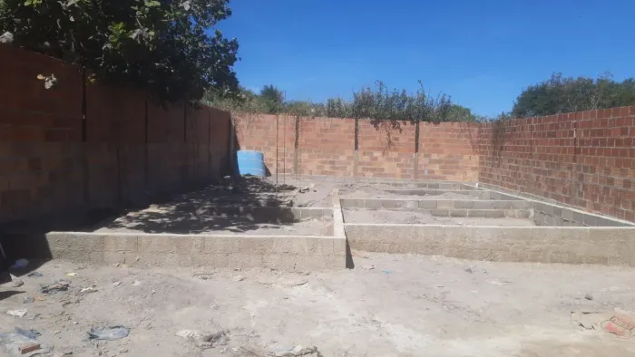 Terreno 10×22 bairro lagoa das flores bem localizado perto de colégio ponto de ônibus