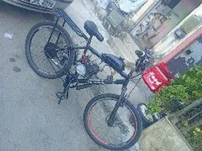Bike motorizada pra hoje. 800
