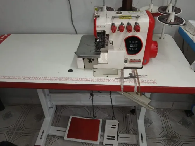 Máquina overloque industrial ponto cadeia