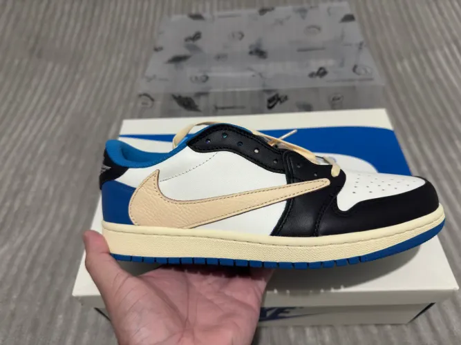 Travis Scott x Air Jordan 1 Low Fragment 41