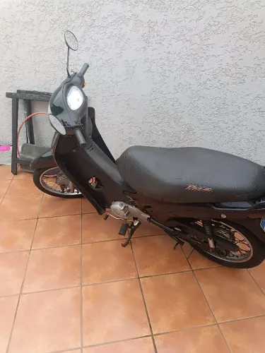 Honda biz original, excelente estado de conservação. Toda revisada.
