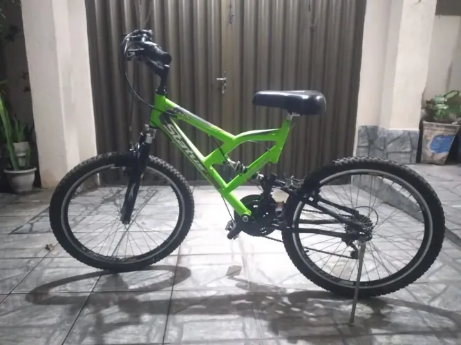 Bicicleta Aro 26 com marcha 18 velocidades