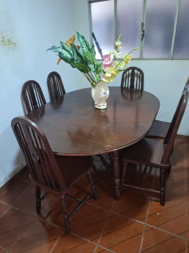 Mesa de Jantar Antiga em Madeira Maciça, Extensível + 6 Cadeiras Clássicas