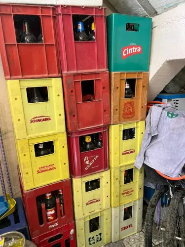 Vendo caixas de cerveja litrao
