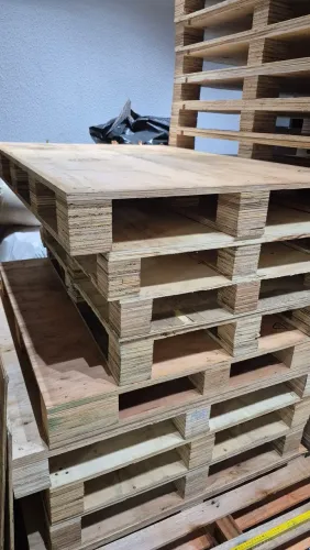 Pallets seminovos compensado resistente, entregamos. 
