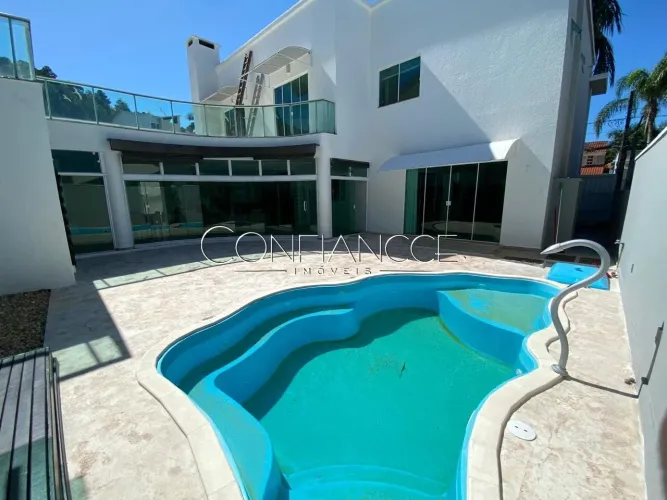 Casa com piscina em condomínio a venda em Balneario Camboriú, 6 quartos | Confiancce Imóve