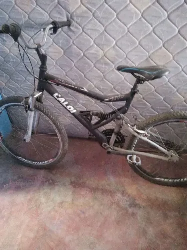 Vendo uma bicicleta de corrida de Marca Kaloi 1.000,00 e um motor para portão na Caixa