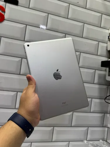 iPad 9 64Gb com detalhe 