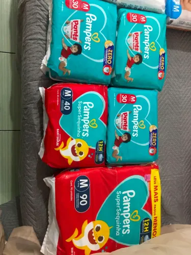 Kit Fraldas Pampers M Lacradas - 220 Unidades