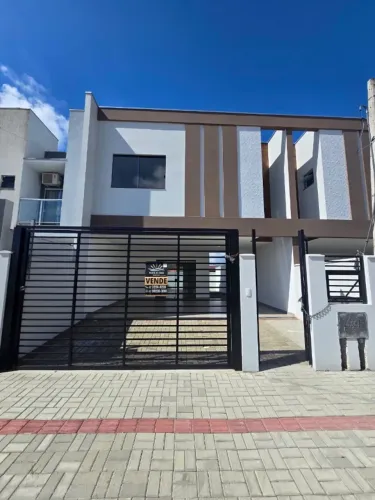 Sobrado no Bairro Itacolomi em Balneário Piçarras