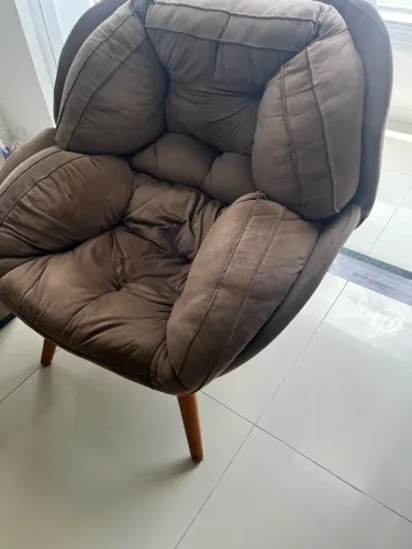 Poltrona cadeira bem confortável 