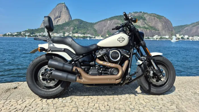 Harley Fat Bob 2018 impecável e equipada
