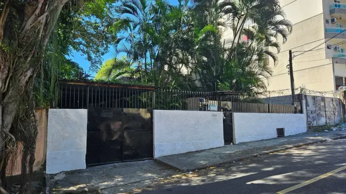 Casa comercial no Centro com 3 quartos, garagem e quintal perto do Clube Mauá