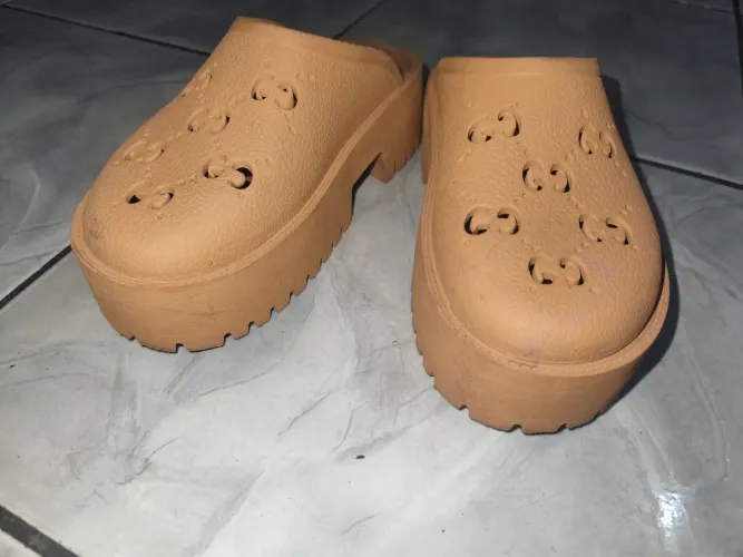 Chinelo plataforma clog/Mule 