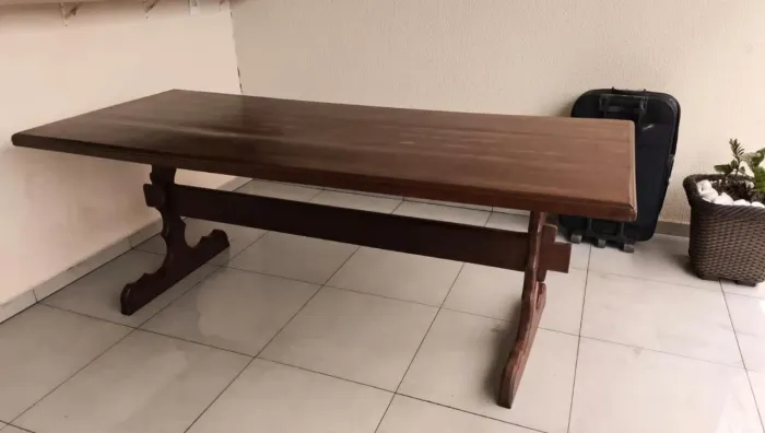 Vende-se kit mesa e 6 cadeiras de angelim pedra
